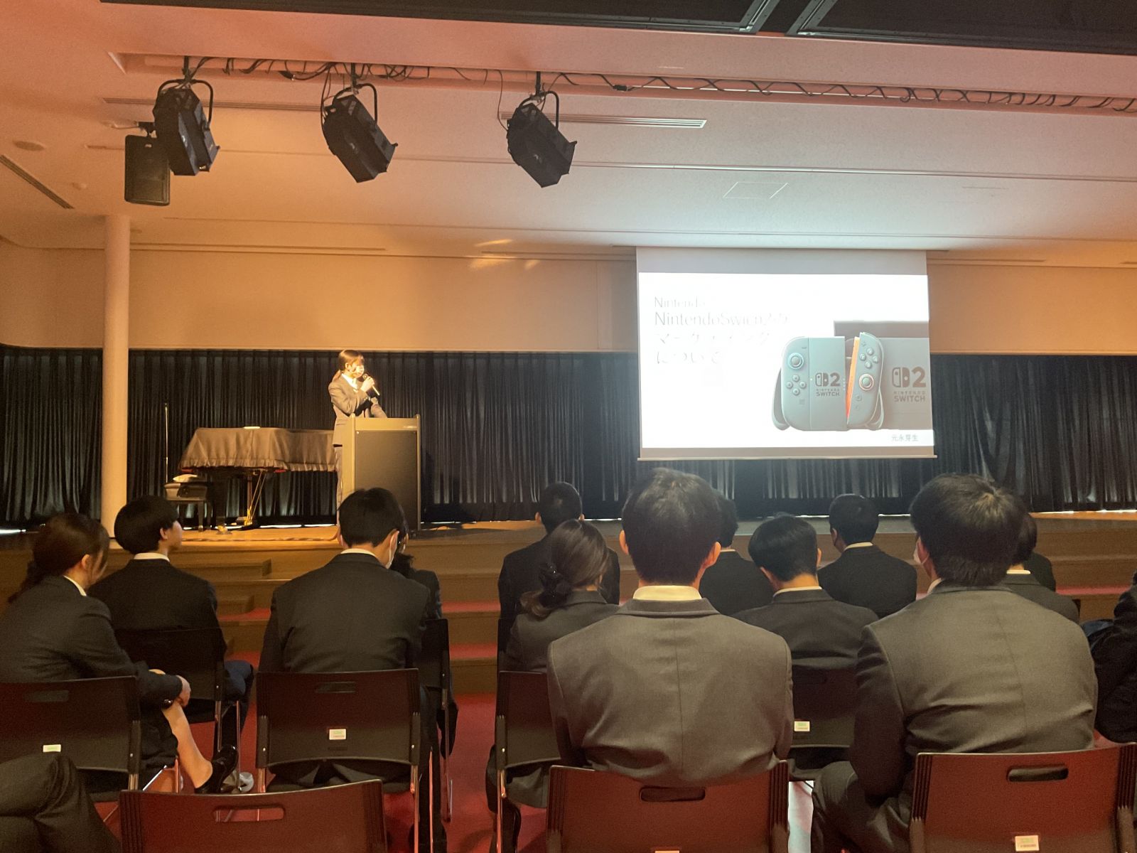 特進文理コースの高校2年生が探究発表会を行いました