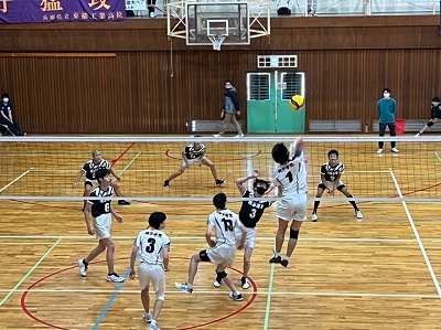 実使用！神戸学院大学 女子バレーボール部 4枚セット 練習着